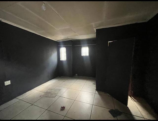 19 BEDROOM HOUSE FOR SALE IN GERMISTON CENTRAL
